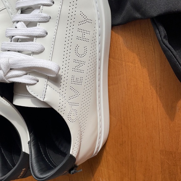 Sneakers - Picture 8 of 10